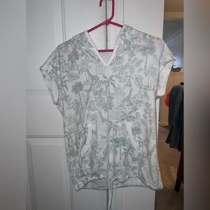 Woman’s small short sleeve nature print shirt with hood